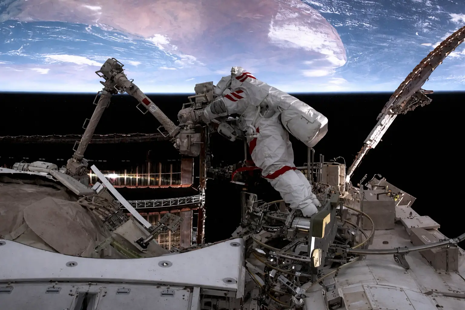 Shenzhou-21 testuje nowe skafandry podczas spaceru kosmicznego